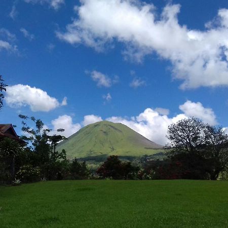 Alamanda Lokon Resort Tomohon エクステリア 写真