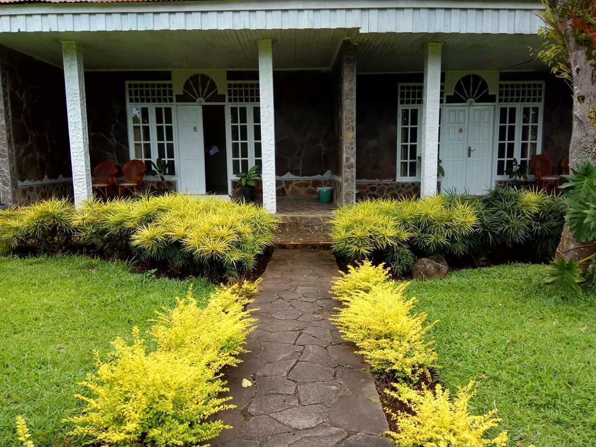 Alamanda Lokon Resort Tomohon エクステリア 写真