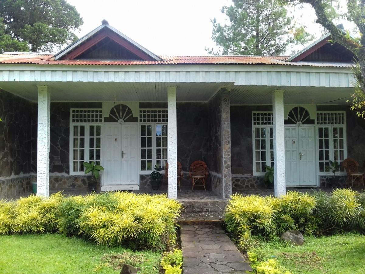 Alamanda Lokon Resort Tomohon エクステリア 写真