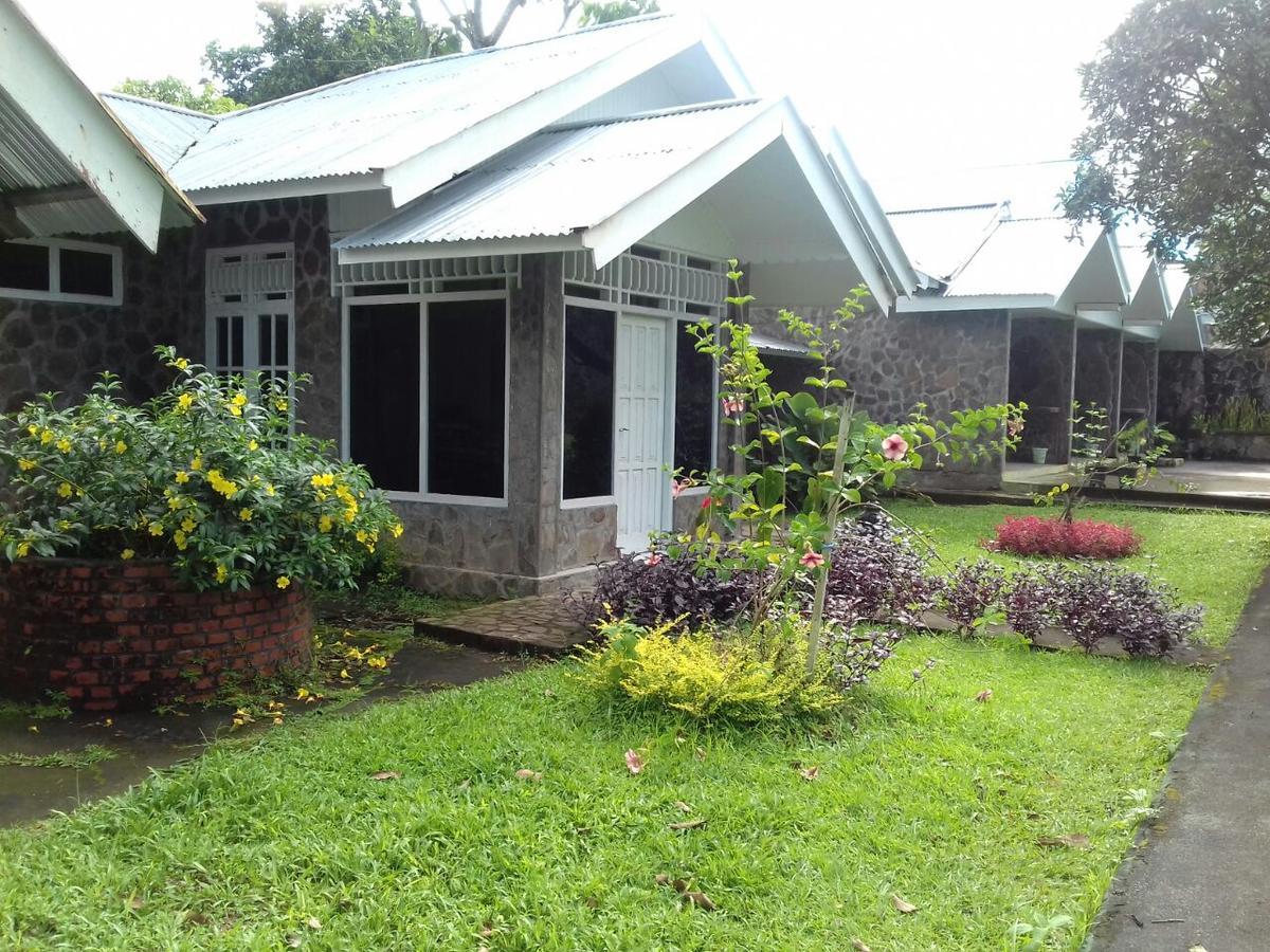 Alamanda Lokon Resort Tomohon エクステリア 写真