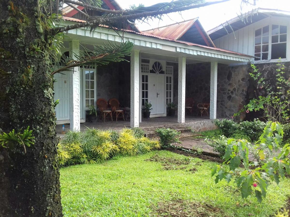 Alamanda Lokon Resort Tomohon エクステリア 写真